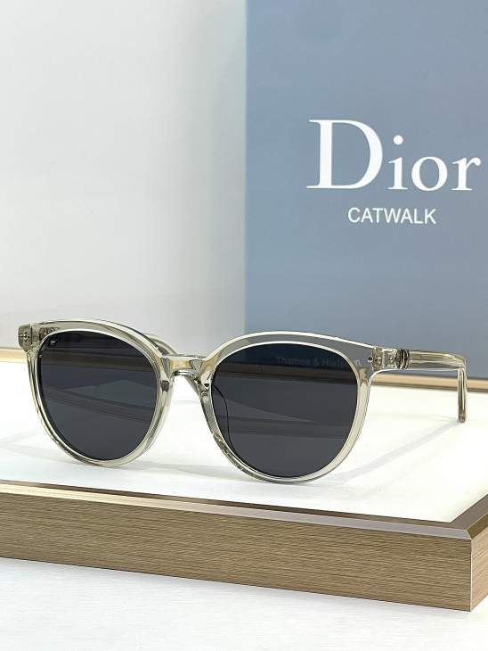 Picture of Dior Sunglasses _SKUfw76161323fw